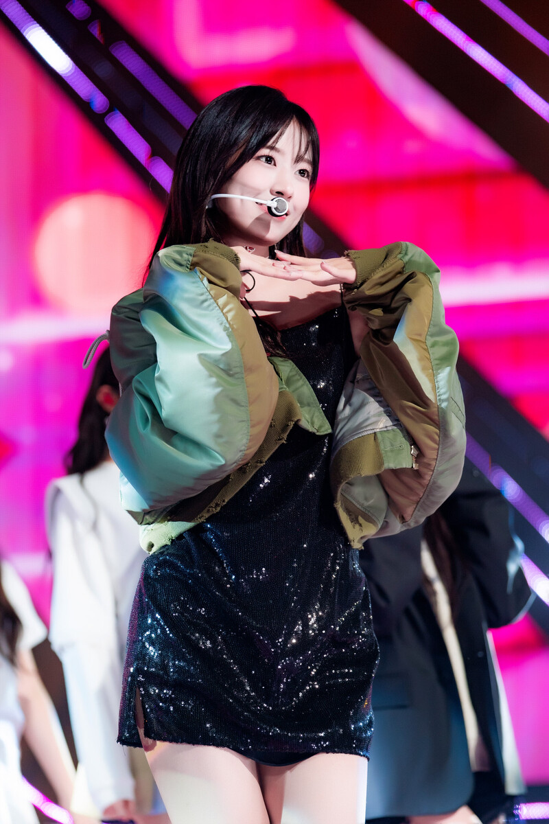 231025 IVE's Yujin - 'Baddie' + 'Off the Record' at SBS INKIGAYO documents 10