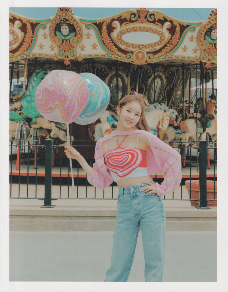 STAYC - 1st Photobook 'STAY IN CHICAGO' [SCANS] documents 19