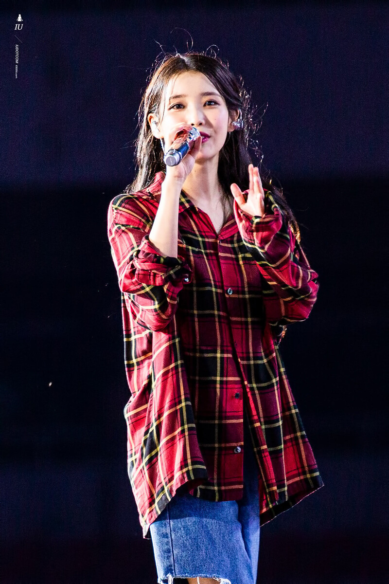 220918 IU - 'The Golden Hour' Concert documents 15