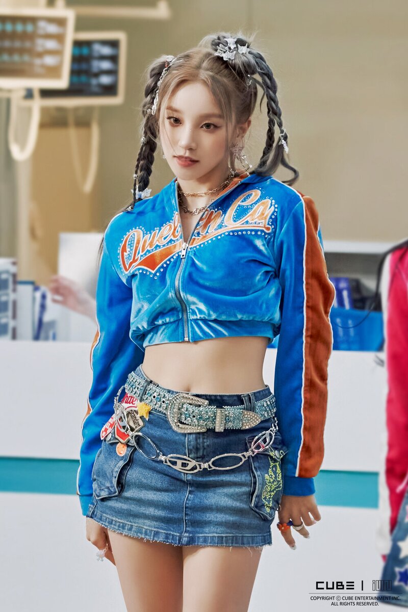 230530 Cube Naver Post - (G)I-DLE 'Queencard' MV Behind documents 9