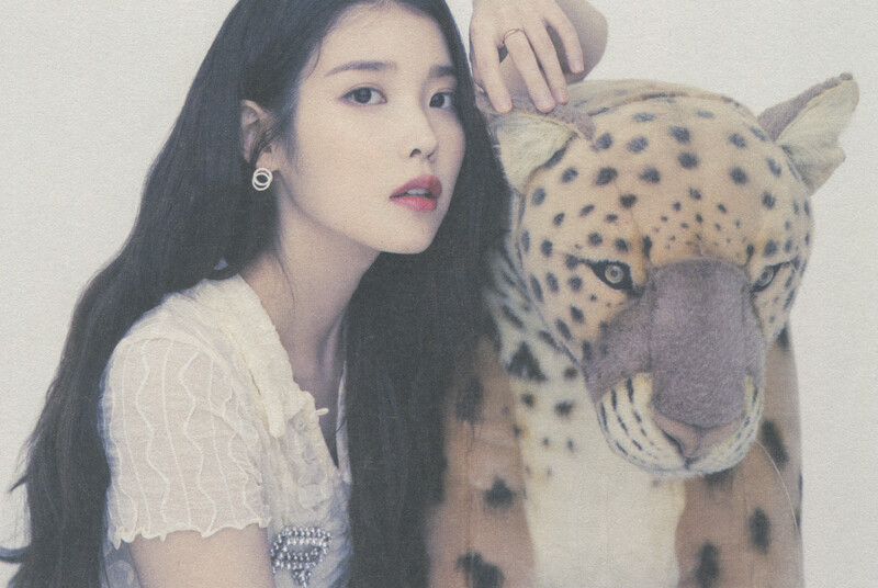 IU 2022 Season's Greetings (Scans) documents 2