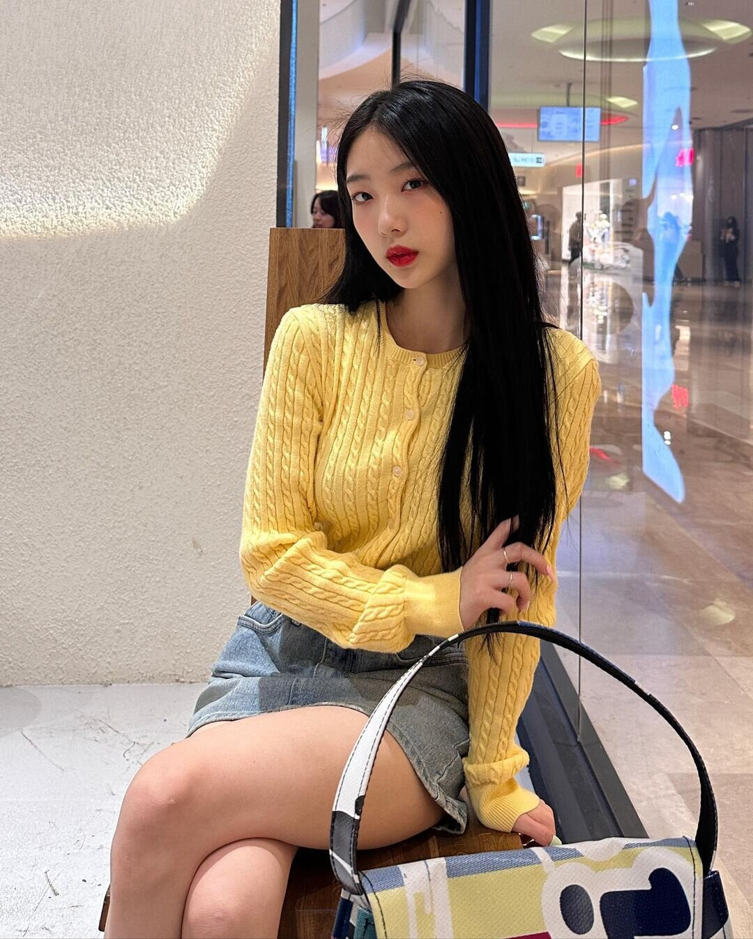 230511 Yeojin Instagram Update | kpopping