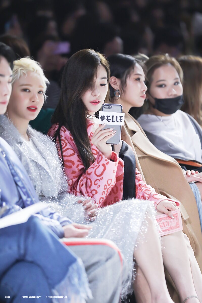 170331 SNSD Tiffany at Seoul Fashion Week documents 1