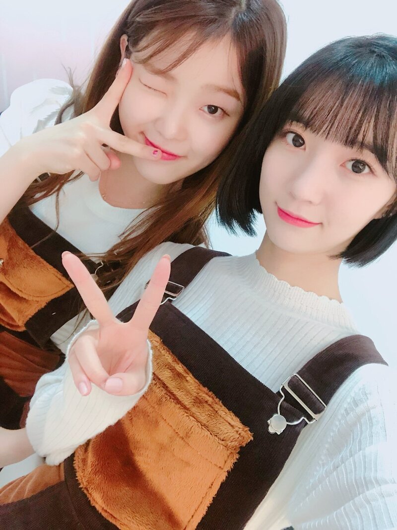 210909 OH MY GIRL Twitter Update documents 6
