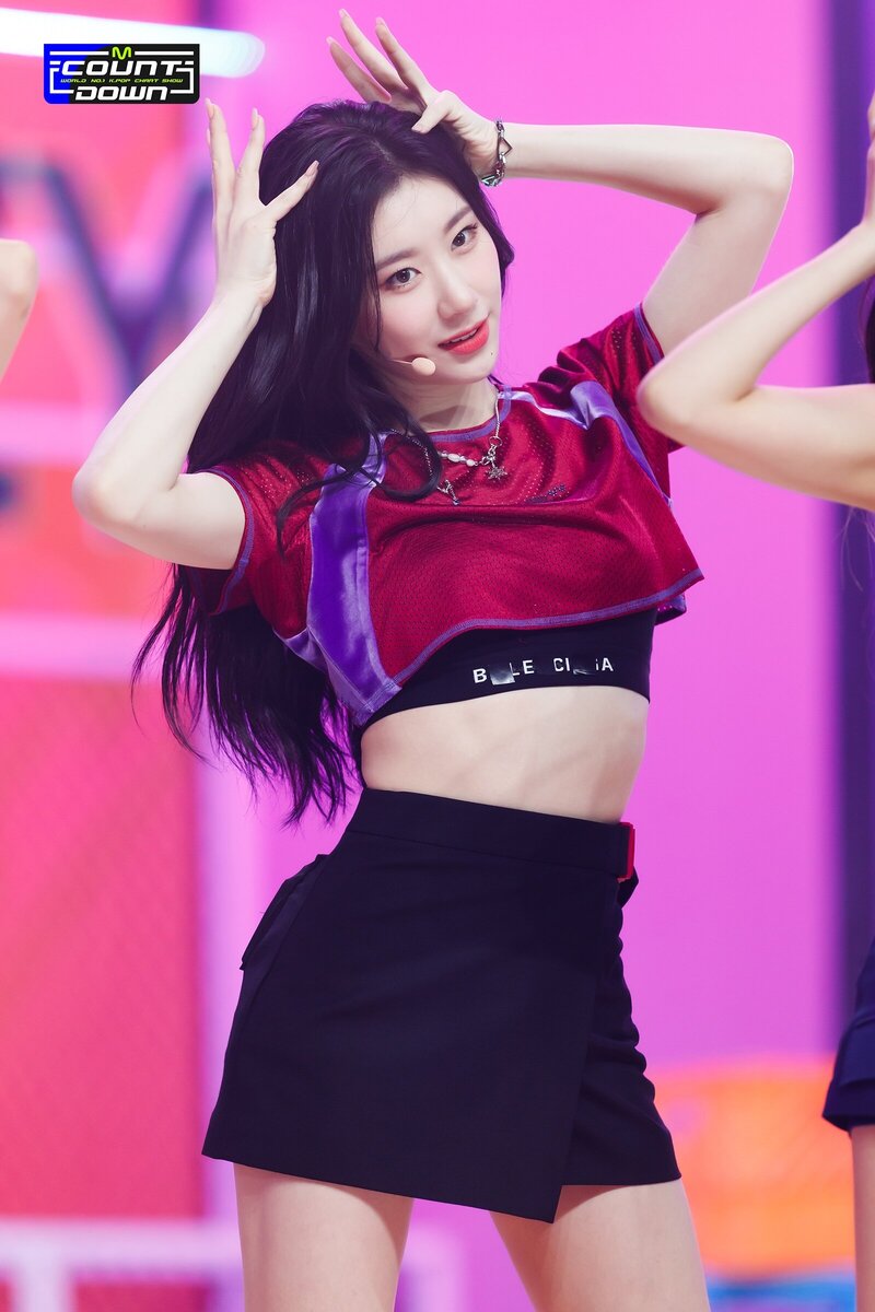 220721 ITZY Chaeryeong - 'SNEAKERS' at M Countdown documents 11