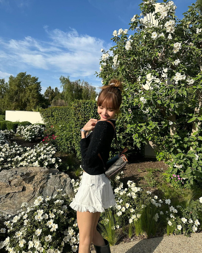 230419 - LISA Instagram Update documents 3