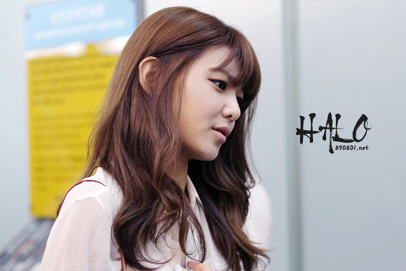 120701 Girls' Generation Sooyoung at Incheon Airport documents 1