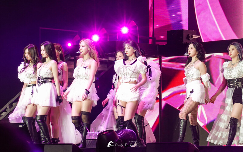 220514 TWICE - 4th World Tour ‘Ⅲ’ Encore in Los Angeles Day 1 documents 4