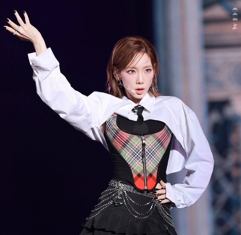 220820 Taeyeon at SMTOWN LIVE 2022: SMCU EXPRESS documents 11