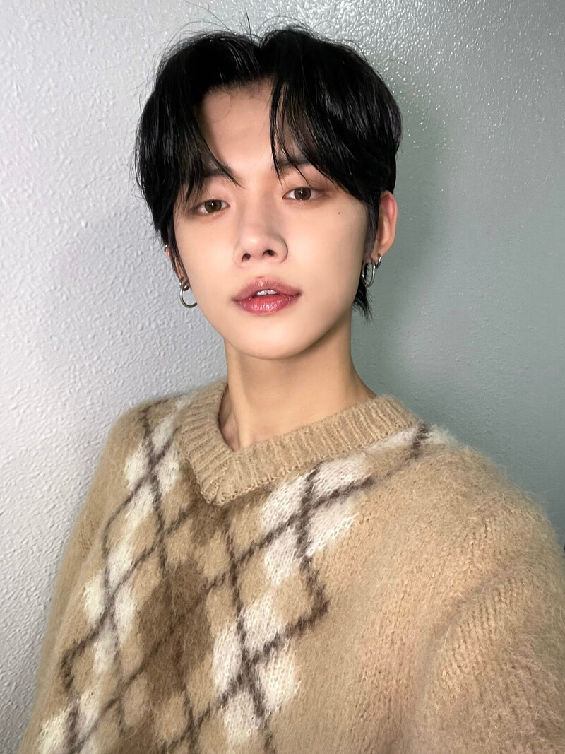 221106 TXT Twitter Update - Yeonjun documents 4