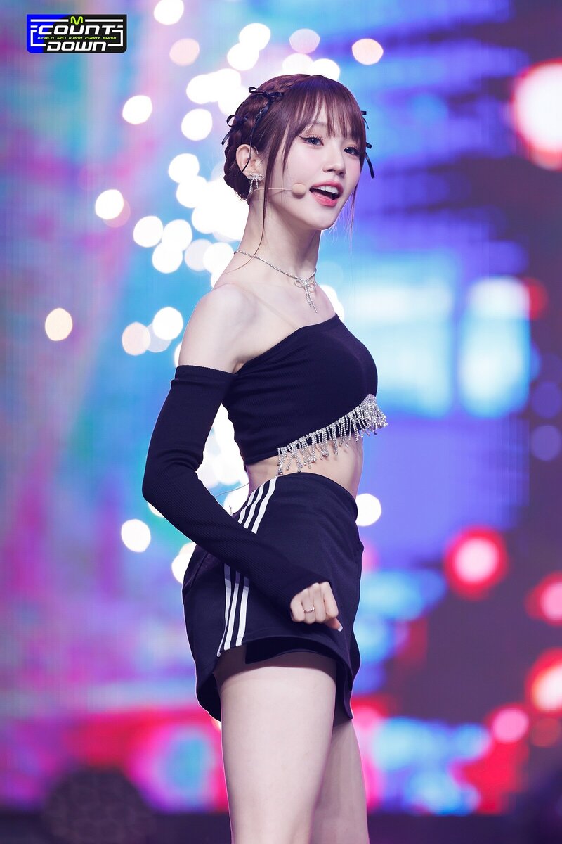 230921 EL7Z UP Nana - 'Cheeky' at M Countdown | kpopping