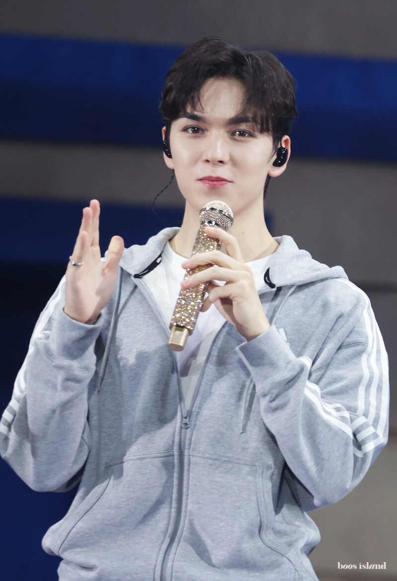 240724 SEVENTEEN Vernon - CARATLAND 2024 Day 2 documents 10