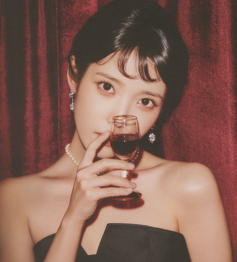 UAENA 6th OFFICIAL FANCLUB KIT PHOTO BOOK [2] documents 30