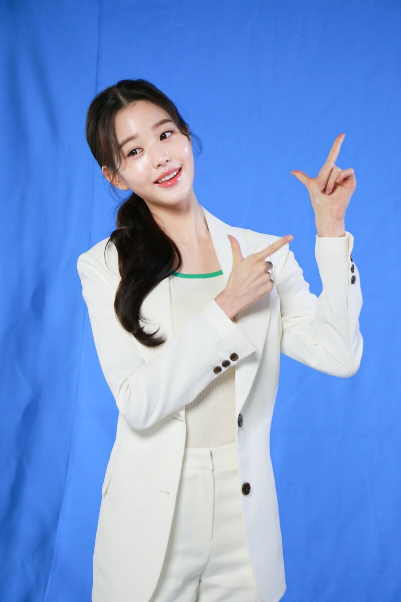 220421 Starship Naver Post - Wonyoung at 'INNISFREE' CF Shooting Behind the Scenes documents 10