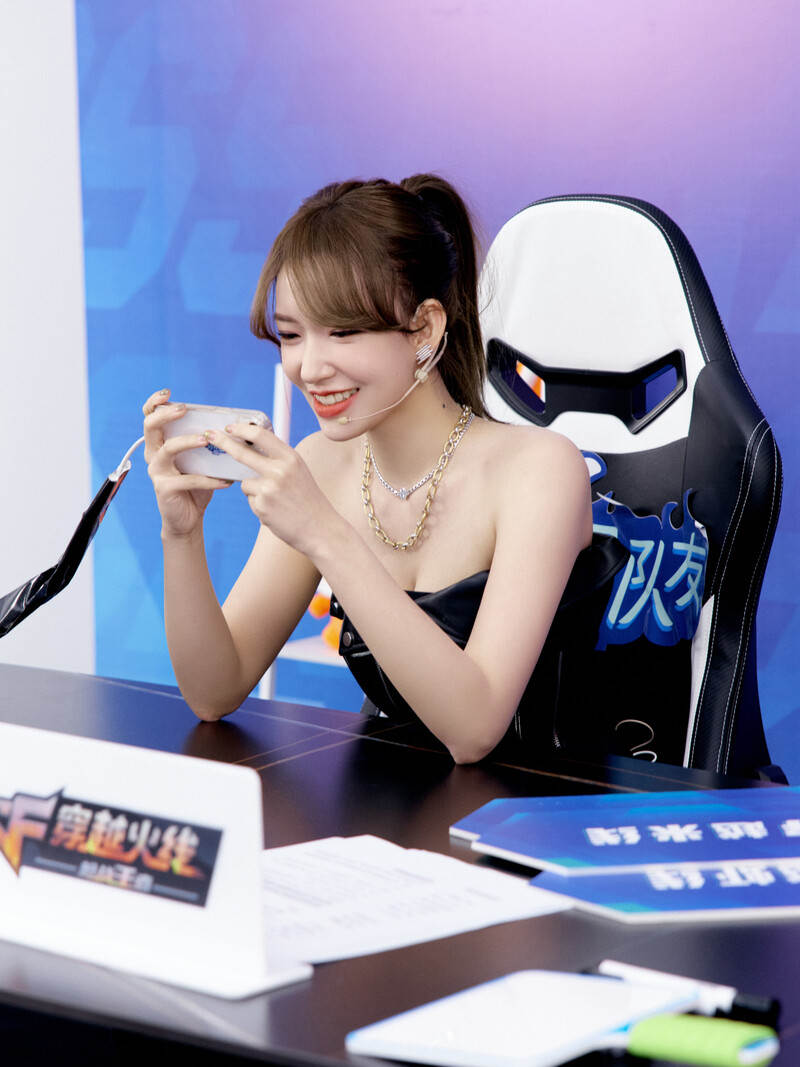 221211 Cheng Xiao Weibo Studio - Crossfire Mobile Livestream documents 13