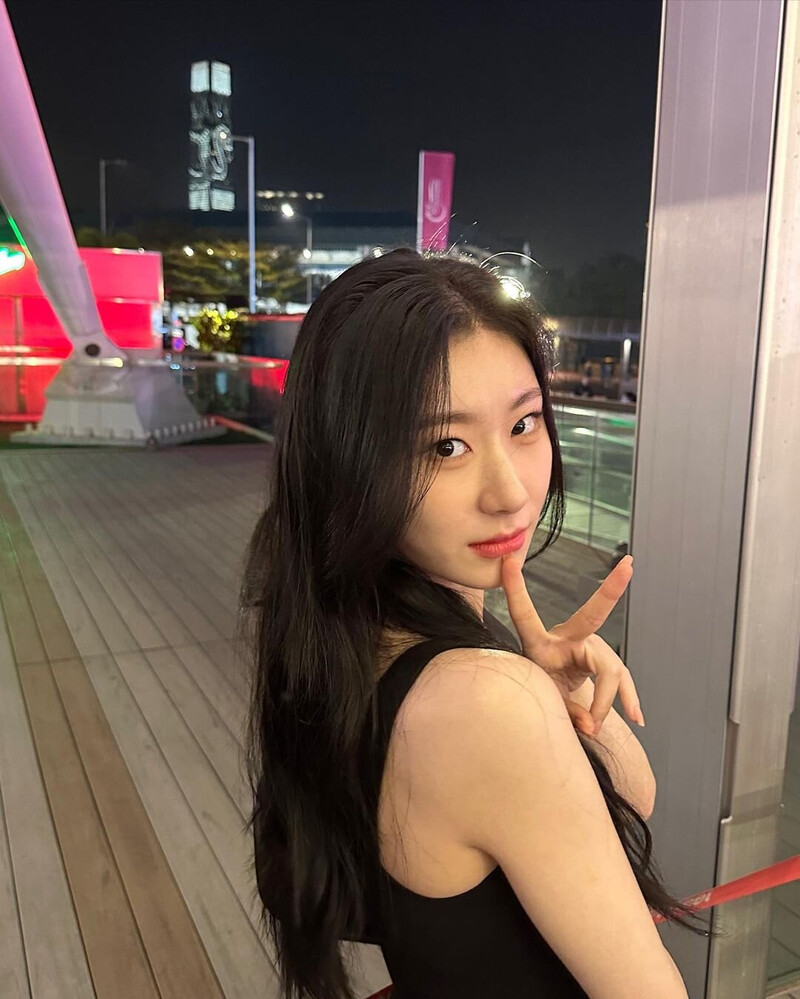 230608 - ITZY Chaeryeong Instagram Update documents 2