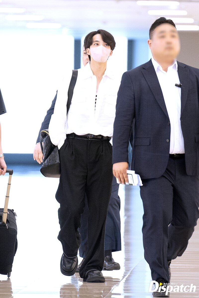 230817 JEONGHAN  at the Gimpo International Airport documents 5