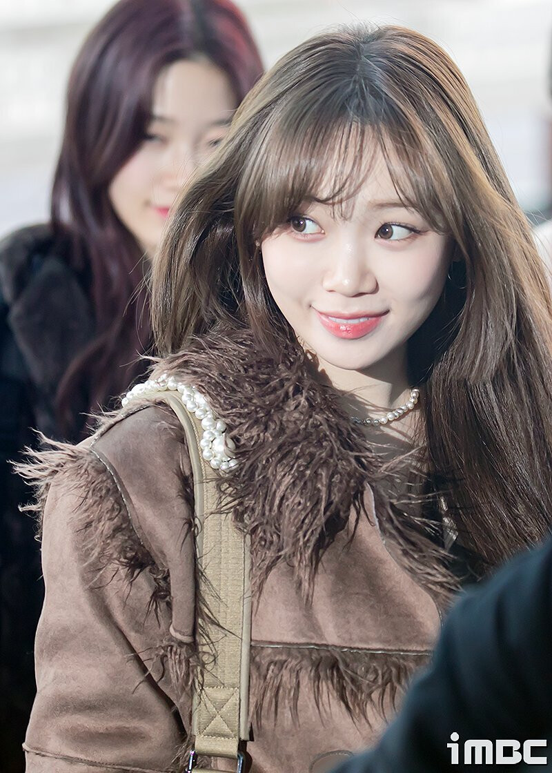 240104 LE SSERAFIM Chaewon - ICN Airport documents 1