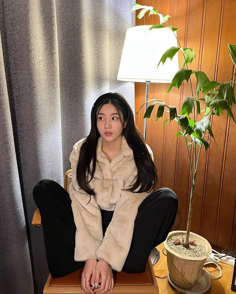 211217 Kwon Eunbi Instagram Update documents 1