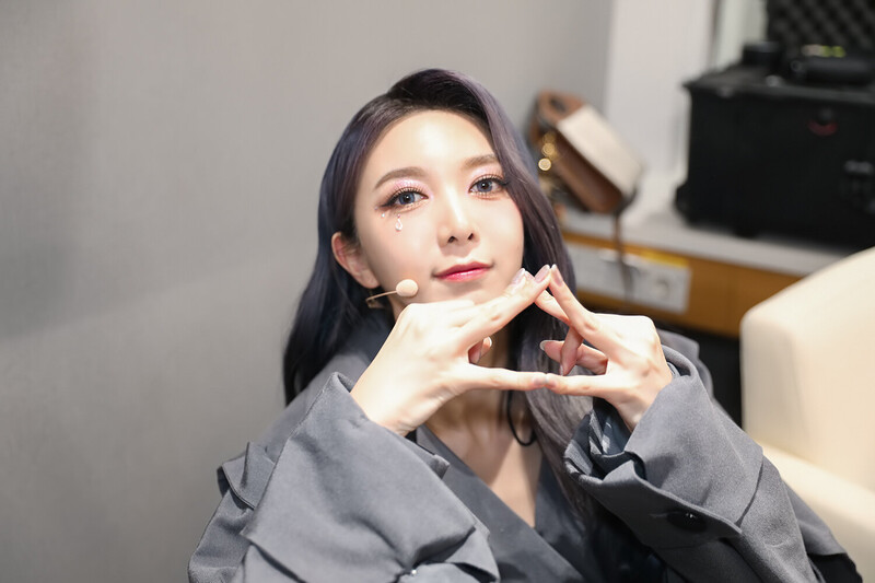 220630 Dreamcatcher Naver Post - 'MAISON' Activities Behind 2 documents 25