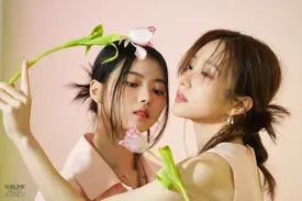 210401 SAA Naver Post - Nayoung & Hani's 1st Look Magazine Photoshoot Behind