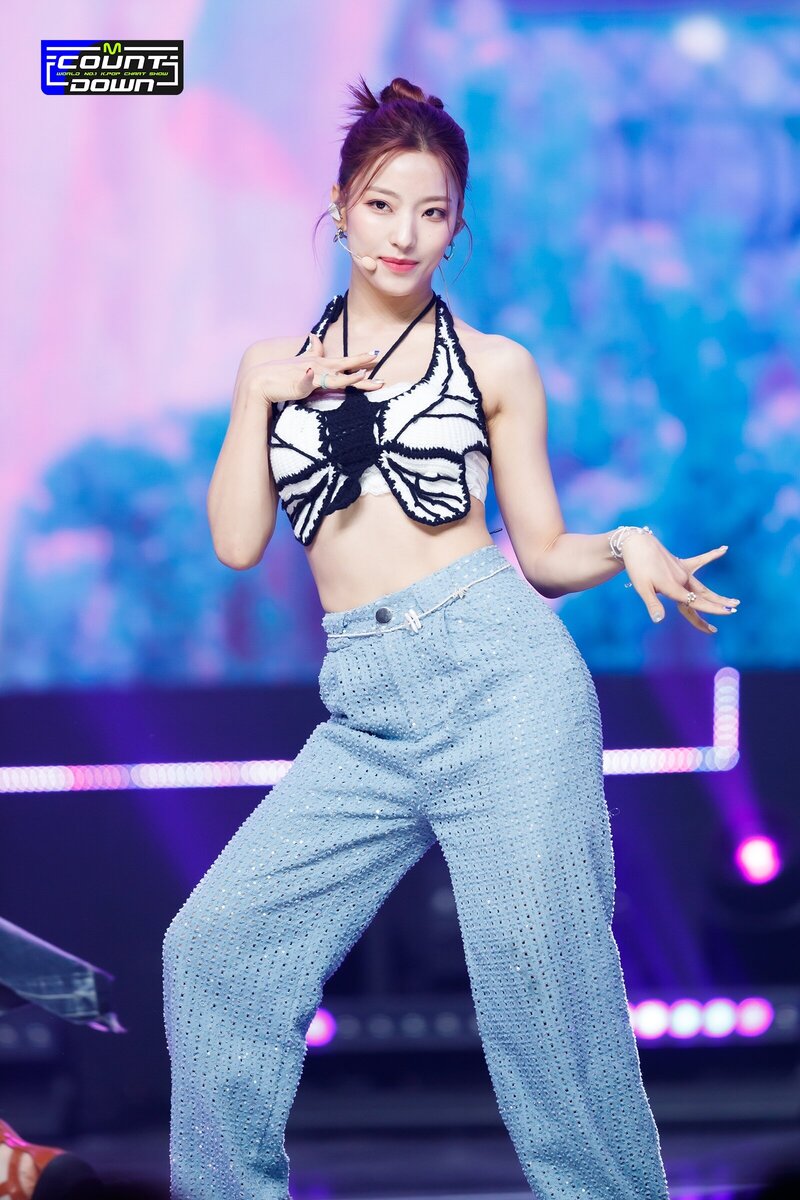 220707 fromis_9 'Stay This Way' at M Countdown documents 11