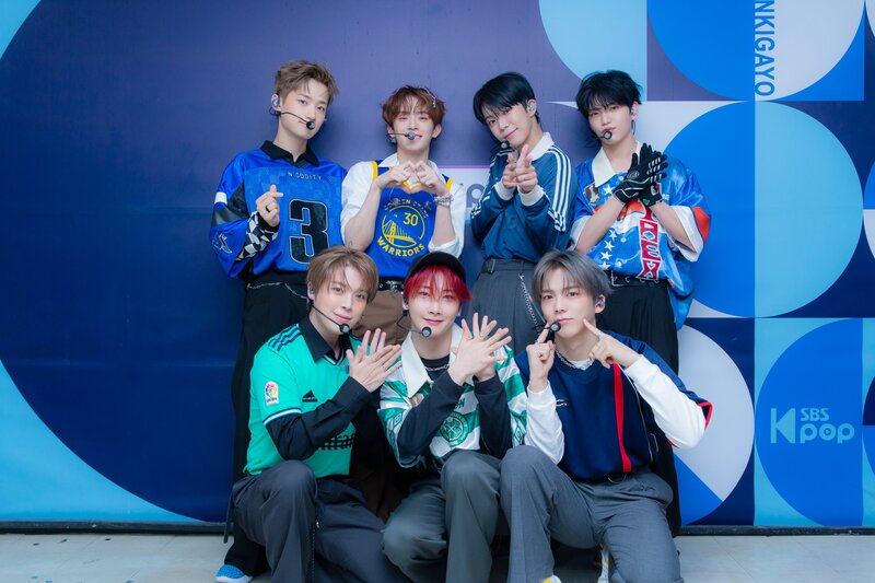 221120 SBS Twitter Update - VERIVERY at Inkigayo Photowall documents 2