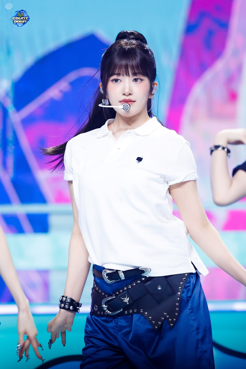 240502 IVE Yujin - 'HEYA' at M Countdown documents 2