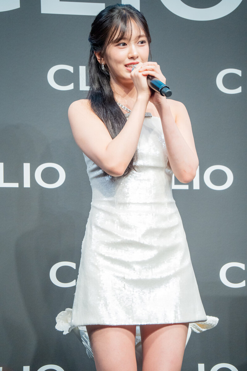 241010 IVE's Yujin at CLIO Product Launch Event in Japan documents 1