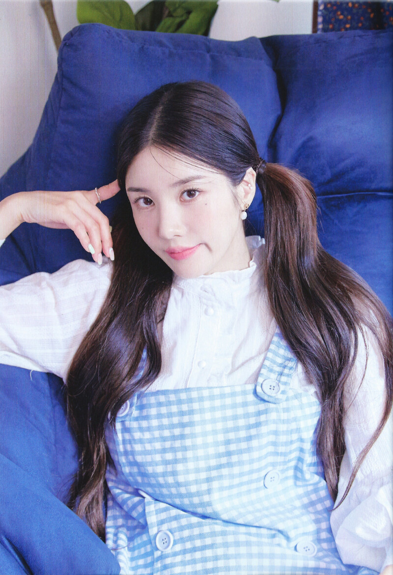 Kwon Eunbi 2022 Season's Greetings (Scans) documents 24