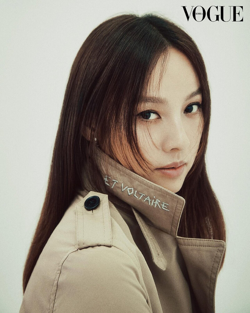 Lee Hyori for to VOGUE Korea magazine. documents 1