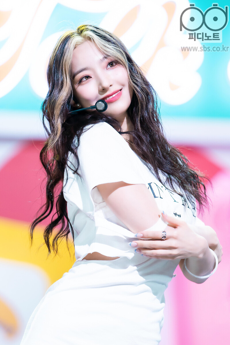 210905 fromis_9 - 'Talk & Talk' at Inkigayo documents 14