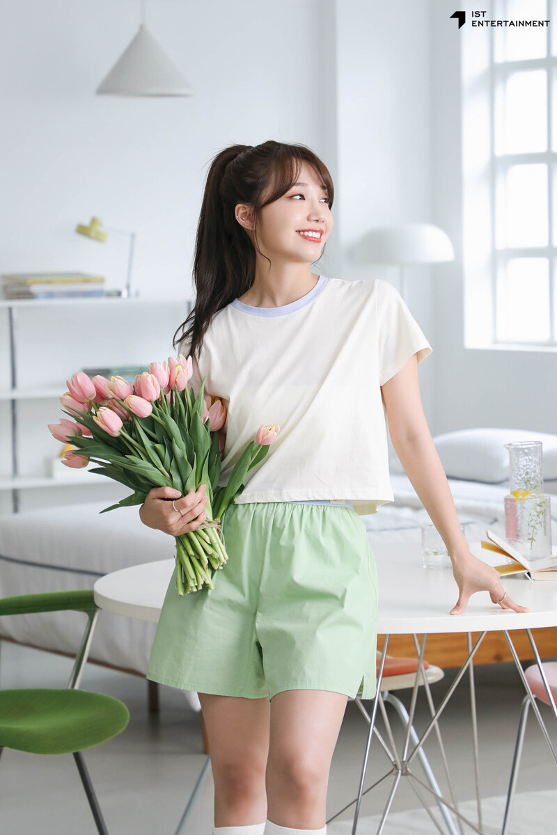 230612 IST Naver post- EUNJI 'Nareun Lookbook'  behind documents 8