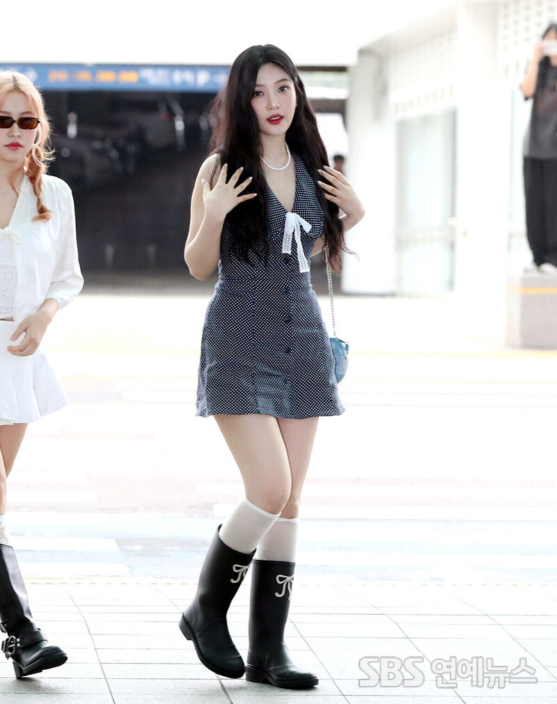 240712 Red Velvet Joy at Incheon International Airport documents 6