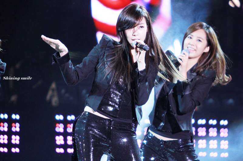 111002 Girls' Generation Tiffany at Busan Power Concert documents 15