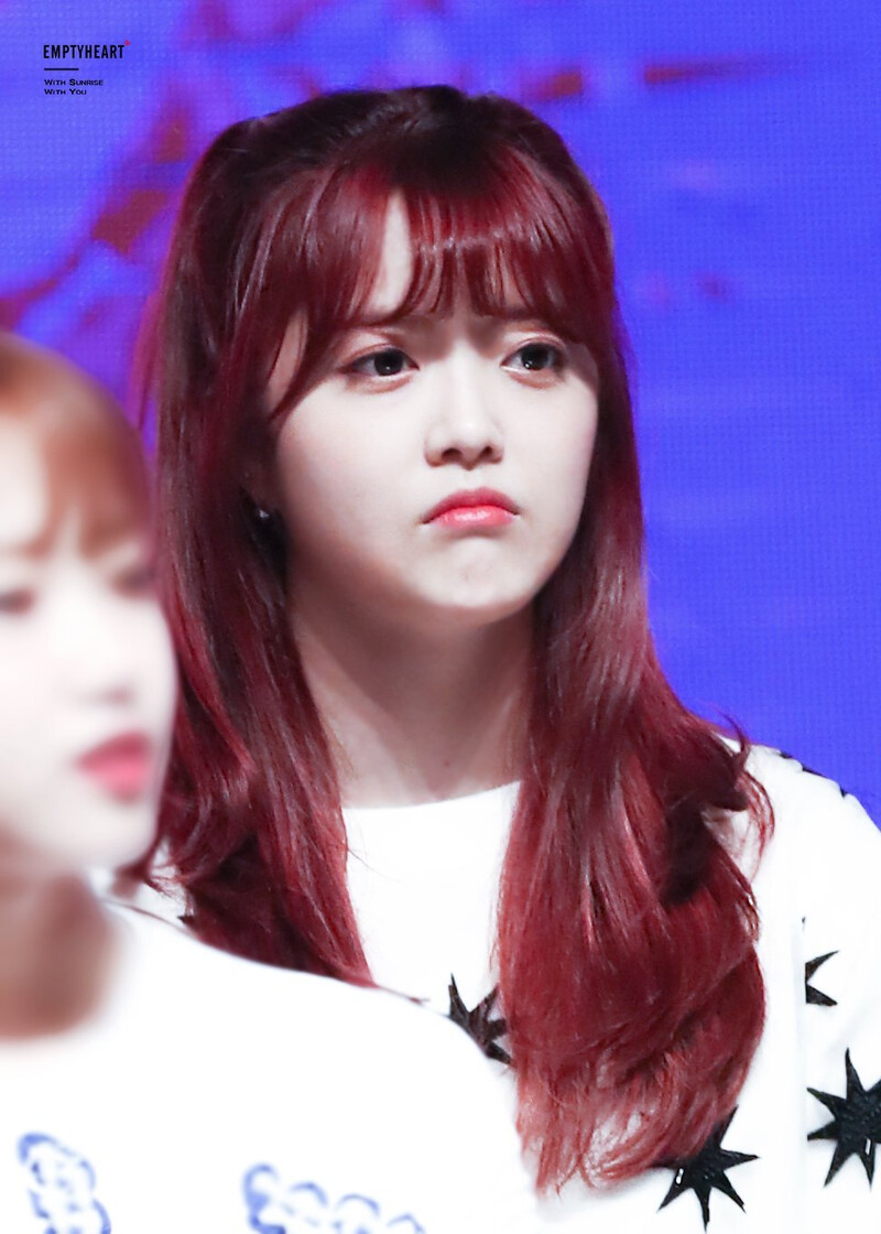 171027 Weki Meki Suyeon at Youth Concert documents 2