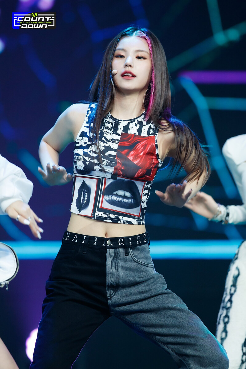 211014 ITZY - 'SWIPE' at M Countdown documents 21