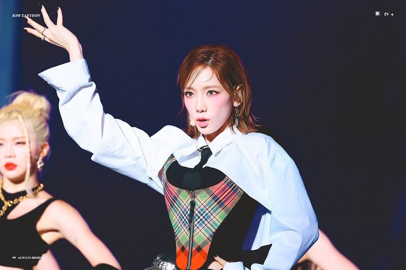 22820 Taeyeon at SMTOWN LIVE 2022: SMCU EXPRESS documents 11