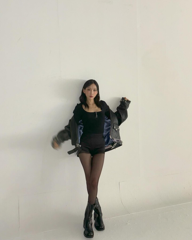 231206 Taeyeon Instagram Update documents 2