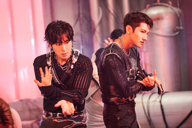 231228 - Naver - TVXQ! 20&2 Behind Photos documents 4