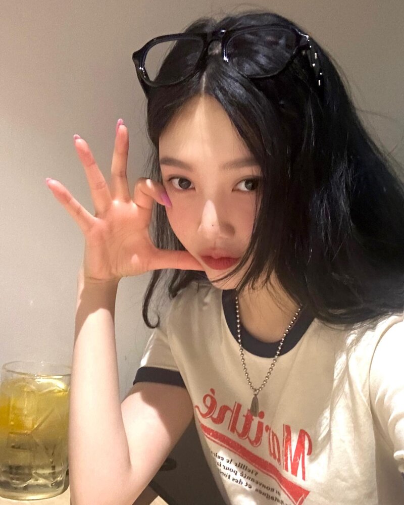 240417 Red Velvet Joy Instagram Update documents 8