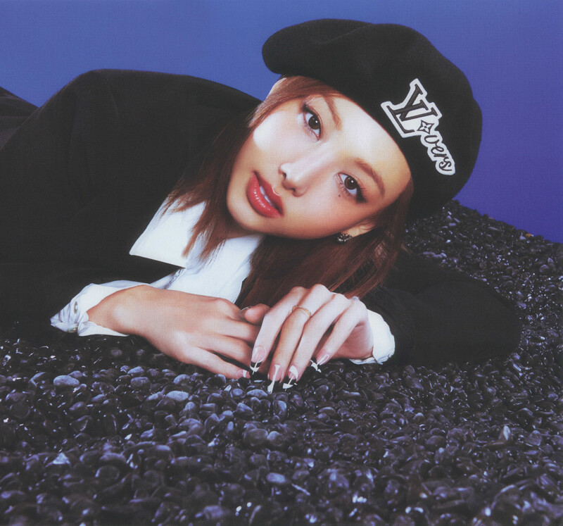 NAYEON 2nd Mini Album 'NA'  SCAN Photobook documents 12