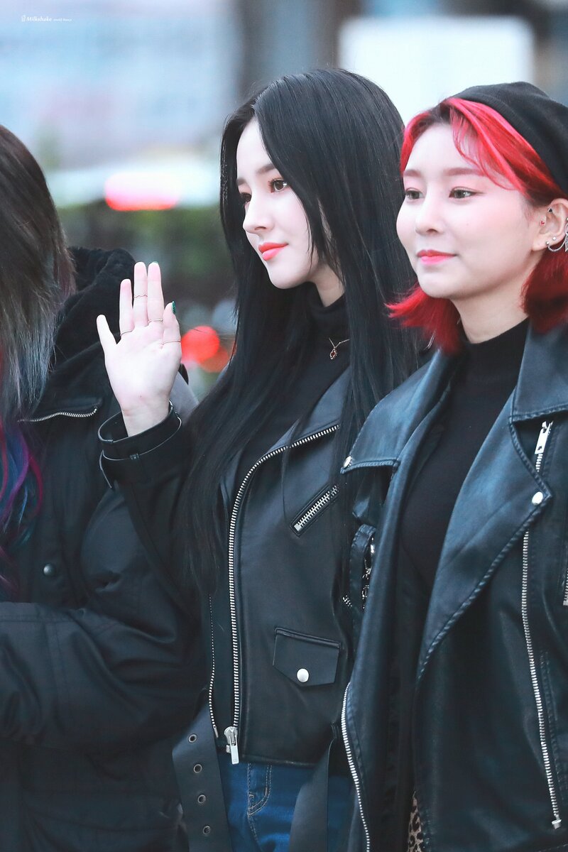 190322 Nancy on the way to Music Bank documents 13