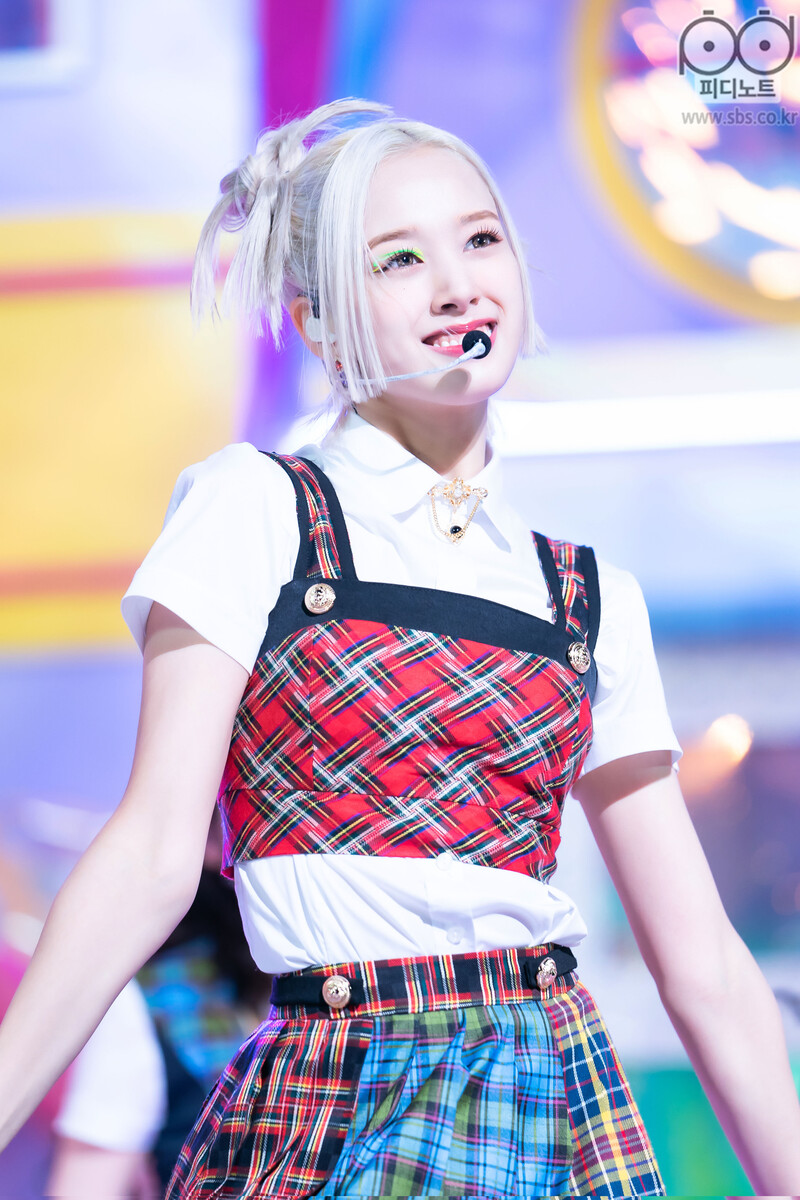 210912 STAYC - 'STEREOTYPE' at Inkigayo documents 14