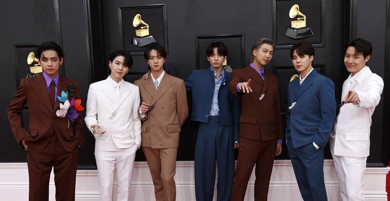 220404 BTS at GRAMMYs 2022 Red Carpet documents 2