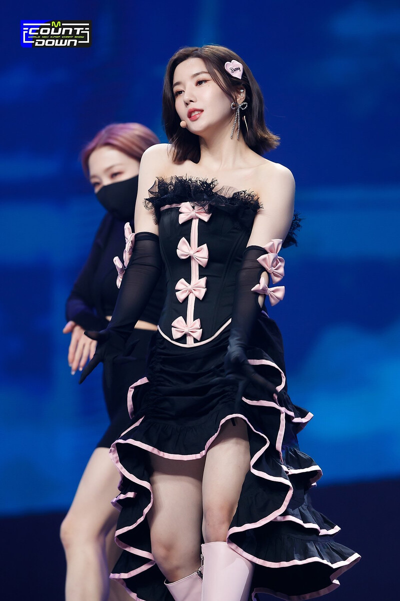 220421 Kwon Eunbi - "Glitch" at M Countdown documents 6