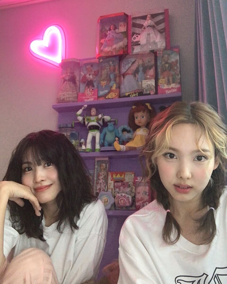 210726 TWICE Instagram Update - Momo & Nayeon
