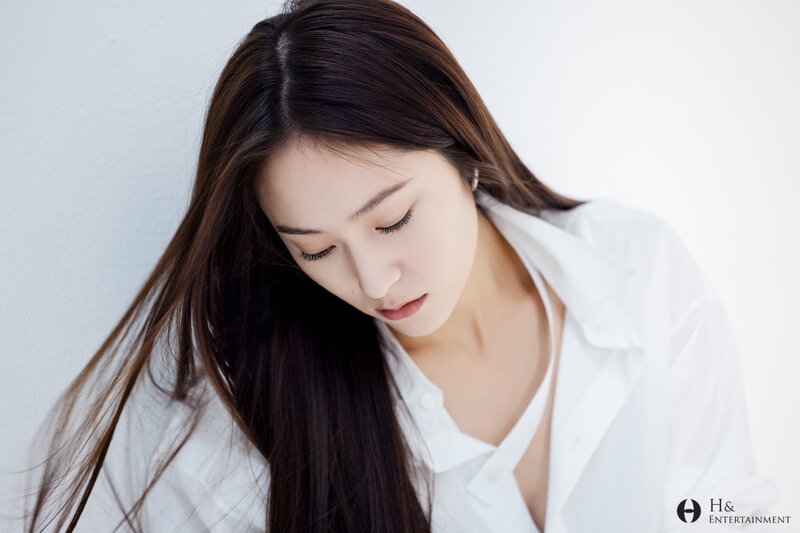 220305 H& Naver Post - Krystal 'Crazy Love' Promotion Behind documents 6