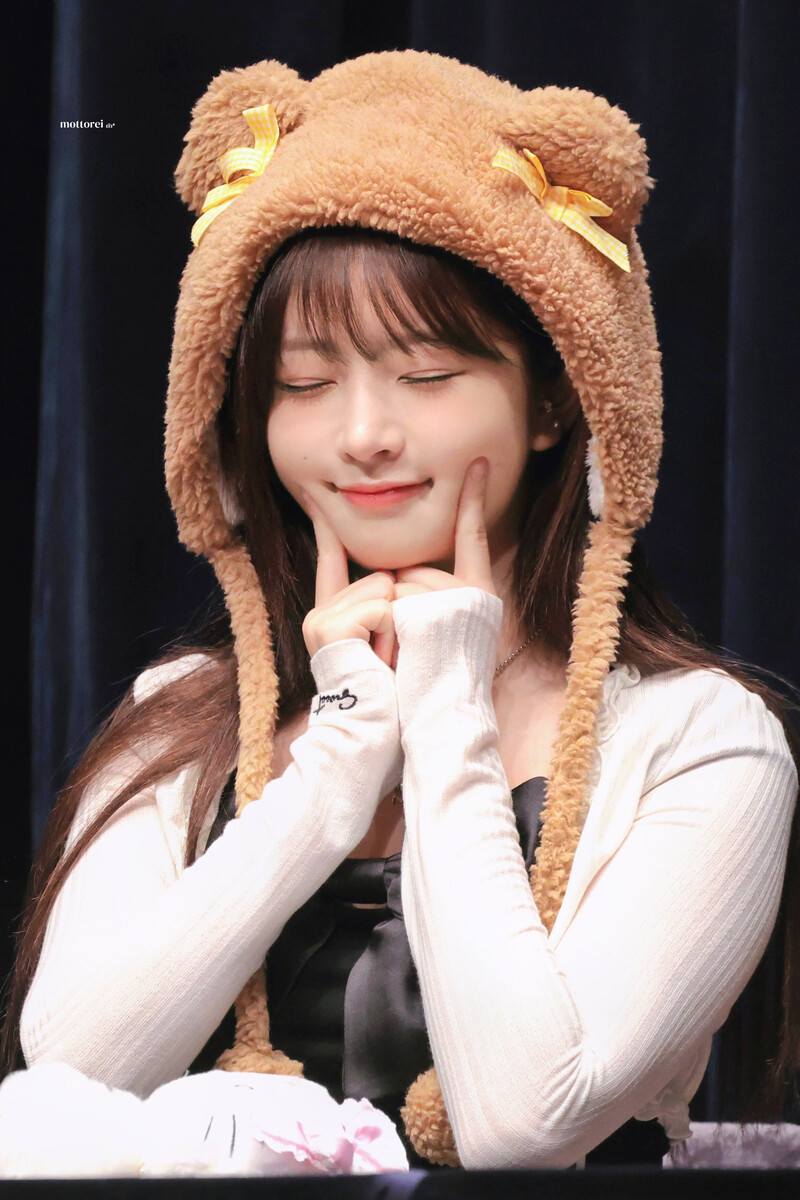 231203 Rei At Fansign Event | Kpopping