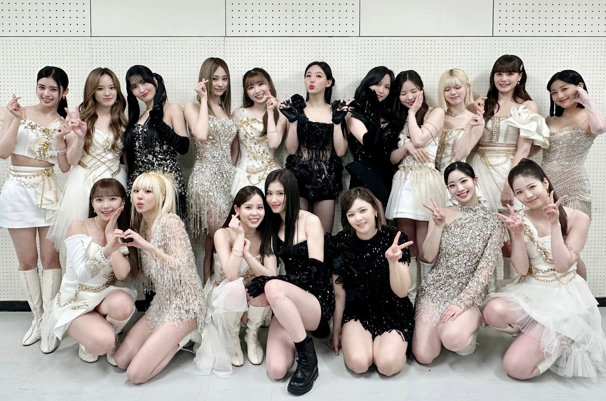 221231 JYP Japan Twitter Update with TWICE & NiziU | kpopping